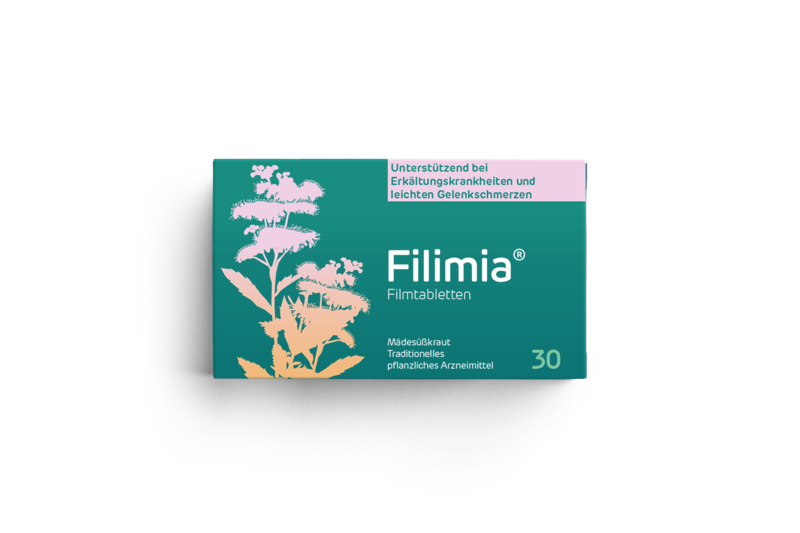 filimia-mockup.png Verpackung von Filimia Filmtabletten mit Pflanzenmotiven, unterstützt bei Erkältungen und Gelenkschmerzen.